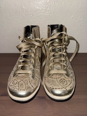 Nike Women's Blazer Mud Prem Mar Metallic Gold High-Top Sneakers